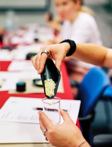 Povolte prosím zobrazení obrázků/Please allow images